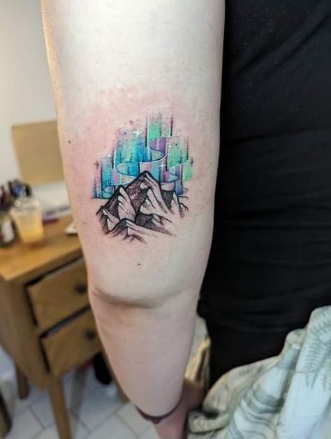 Northern Lights Tattoo Sleeve, Aura Borealis Tattoo, Aurora Tattoo Northern Lights, Signpost Tattoo, Arctic Tattoo, Alaskan Tattoos, Aurora Borealis Tattoo, Lights Tattoo, Aurora Tattoo