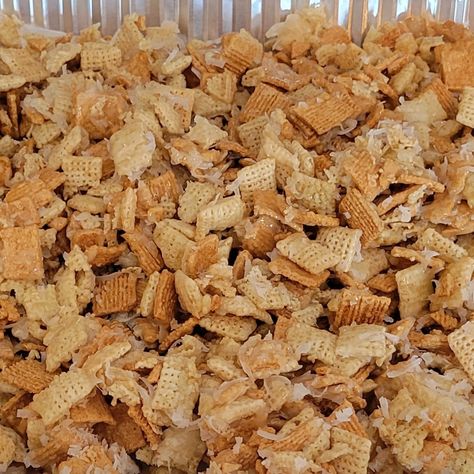 Ingredients: 1 box Rice Chex Cereal 1 box Golden Grahams Cereal 1 1/2 cup Sugar 2 cups Corn Syrup 1 1/2 cups Butter Directions: Combine cereals in a large mixing bowl In a large sauce pan, add butt… Rice Chex Cereal Recipes, Rice Checks Cereal Recipes, Chex Mix With Golden Grahams, Cinnamon Life Cereal Recipes, Christmas Cereal Treats, Chex Cereal Recipes, Golden Grahams Cereal, Life Cereal, Golden Grahams