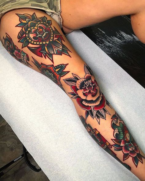 Loving this leg tattoo sleeve filled with flowers. These leg tattoo ideas for women will inspire anyone who’s looking for feminine tattoo ideas. Tato Mata, Tattoos Leg, Tattoo Schrift, Girls With Sleeve Tattoos, Tattoo Leg, Women Tattoos, Traditional Tattoo Sleeve, Incredible Tattoos, Tattoos Geometric