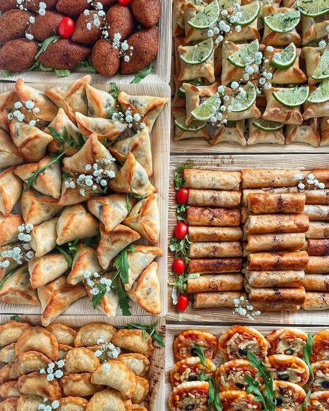 Party Food Bars, Catering Food Displays, Party Food Buffet, Christmas Homescreen, Catering Ideas Food, Wedding Buffet, Party Food Platters, Food Displays, Chafing Dishes