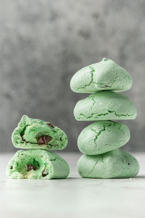 Mint Chocolate Chips Recipes, Mint Chocolate Chip Meringue Cookies, Pistachio Meringue Cookies, Green Mint Cookies, Blue Meringue Cookies, Hidden Mint Morsel Cookies, Mint Meringue Cookies, Meringue Cookies Packaging, Meringue Cookie Flavors