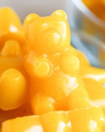 These Healthy Homemade Lemon Gummy Bears taste EVEN BETTER than the storebought version – they’re chewy and gummy, tart and sweet, and totally guilt-free. This easy DIY recipe is made without refined sugar, high fructose corn syrup, and preservatives! -- Healthy Dessert Recipes with sugar free, low calorie, low fat, high protein, gluten free, and dairy free options at the Desserts With Benefits Blog (www.DessertsWithBenefits.com) Healthy Gummy Bears, Mango Gummies, Gummy Bear Recipe, Bear Recipes, Healthy Afternoon Snacks, Sugar Free Recipes Desserts, Healthy Summer Desserts, Artificial Food, Healthy Sugar