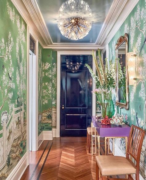 19 • Instagram Chinoiserie Entryway, Wallpaper Foyer, Gracie Wallpaper, Fine Paints Of Europe, Glam Pad, Foyer Table, Hand Painted Wallpaper, Entry Way Design, Chinoiserie Chic