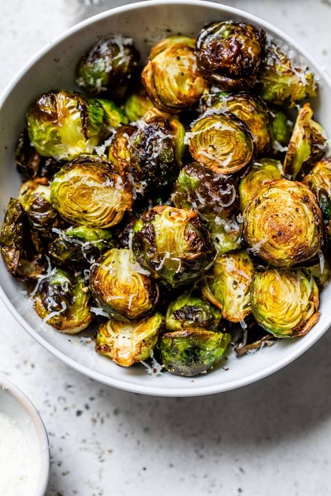 The BEST crispy air fryer Brussels sprouts! This easy air fryer recipe is perfect for healthy sides. You can customize the Brussel sprouts with garlic, Parmesan, maple syrup, or balsamic, or enjoy them as they are. #airfryer Air Fryer Brussels Sprouts, Lemon Shrimp Pasta, 40 Aprons, Oven Baked Bacon, Roasted Sprouts, Sprout Recipes, Brussels Sprouts Recipe, Skinny Taste Recipes, Baked Chicken Breast