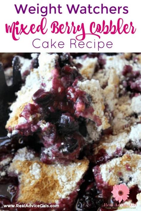 Weight Watchers Berry Cobbler Recipe Weight Watchers Cobbler, Weight Watchers Cake, Weight Watchers Appetizers, Cobbler Cake, Mixed Berry Cobbler, Berry Cobbler Recipes, Weight Watchers Dessert Recipes, Berry Cobbler, Weight Watchers Recipes Desserts