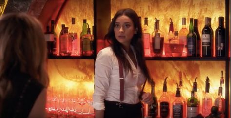 Pretty Little Liars season 7 fashion - emily's bartending outfit at The Radley Cute Bartender Outfit, Bartending Outfit, Bartender Outfit, General Ideas, Fashion Inspiration Board, Fashion Moments, Womens Fashion Inspiration, Roaring Twenties, Business Idea