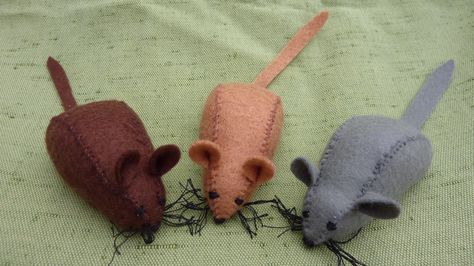 Free Felt Animal Patterns | ... think. There's a link to this pattern here: free felt mouse pattern Felt Mouse Pattern, Mouse Diy, Felt Mice, Felt Animal Patterns, Mouse Pattern, Mouse Crafts, Homemade Toys, Felt Mouse, Felt Pattern