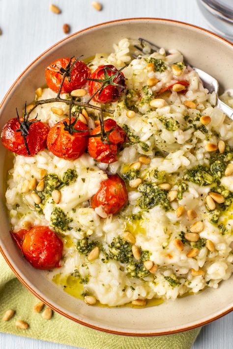 Oven Baked Asparagus, Vegetarian Risotto, Creamy Risotto, Tomato Risotto, Mozzarella Recipes, Baked Asparagus, Tomato Mozzarella, Toasted Pine Nuts, Risotto Recipes