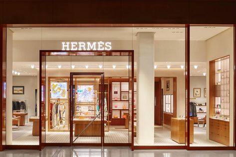 Hermès has a new store at Chadstone in Melbourne - Vogue Australia Hermes Store, Hermes Shop, Retail Store Interior Design, Luxury Furniture Stores, Store Design Boutique, Pharmacy Design, Retail Store Interior, Shop Front Design, Interior Wall Design