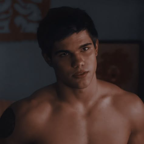 Taylor Lautner Twilight, Taylor Lautner Shirtless, Taylor Jacobs, Jacob Black Twilight, Twilight Jacob, Team Jacob, Twilight Photos, Twilight Book, Twilight Film