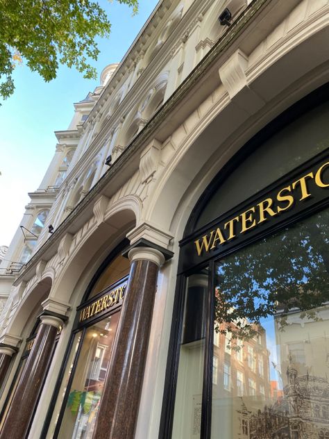 Waterstones Aesthetic, Waterstones London, Greek Books, Booktok Aesthetic, Aesthetic London, London Vibes, Lockwood And Co, London Aesthetic, Books Aesthetic