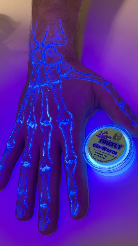 Uv Halloween Costume, Black Light Halloween Costumes, Uv Skeleton Makeup, Black Light Makeup Ideas Glow, Neon Skeleton Costume, Blacklight Halloween Makeup, Uv Makeup Halloween, Uv Paint Makeup, Halloween Neon Costume