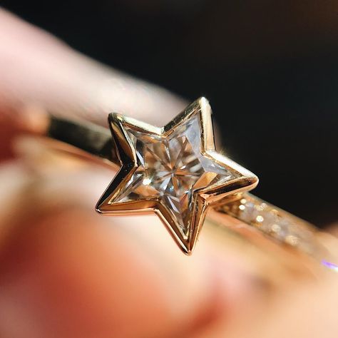 Formal Star-shaped Diamond Ring, Gold Star Shaped Diamond Rings, Star-shaped Gold Diamond Jewelry, Luxury Star-shaped Engagement Jewelry, Luxury Elegant Star-shaped Rings, Star Wedding Ring, Star Engagement Ring, Star Diamond Ring, Timeless Rings