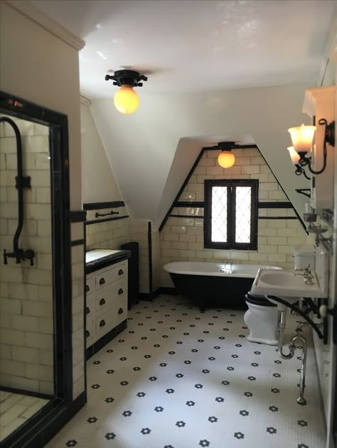 20s Style Home, Vintage Shower Ideas Bathroom, 1920s Style Home, Vintage Subway Tile Bathroom, Victorian Homes Bathroom, Victorian Inspired Bathroom, 1920s Style Bathroom, 1910s Bathroom, Retro Bathrooms 1950s