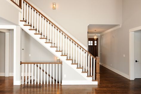 opening wall down to basement steps to look like this Basement Steps Ideas, Open Basement Stairs, Carpet On Stairs, Basement Stairway, Stairwell Ideas, Basement Staircase, Open Basement, Basement Steps, Open Stairs