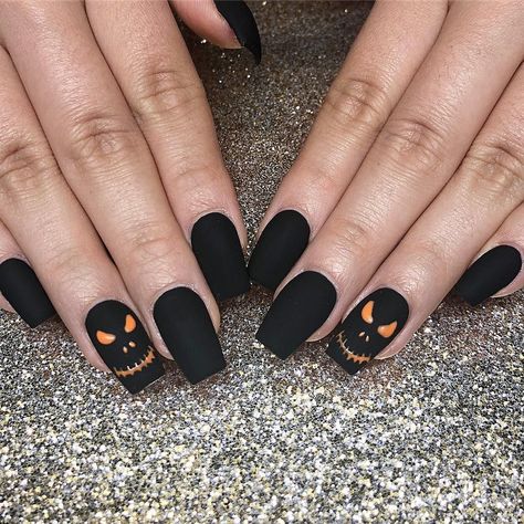 Keep your Halloween nails simple and festive with these easy-to-create designs for 2024! From ghostly whites to eerie blacks, these nails capture the spooky season without overdoing it. 🕷️ Perfect for those who love a subtle nod to Halloween, these designs are both fun and fashionable. Discover more ideas today! #HalloweenNailArt #SpookySeason #SimpleNails October Nails Halloween Black, Matte Black Nails Halloween, Halloween Sns Dip Nails, Solid Halloween Nails, Black Matte Halloween Nails, October Nails Halloween Simple, Plain Halloween Nails, Black Halloween Nails Short, Halloween Nails 2023