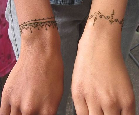 Mehendi designs for wrist - Part 2 - Mehndi Design Mehandi Bracelet Design, Henna Wrist Tattoo, Henna Tattoo Wrist, Henna Wrist, Bracelet Henna, Ring Mehndi Design, Wrist Henna, Cute Henna Tattoos, Henna Designs Wrist