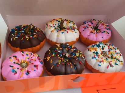 Pumpkin Painted Like A Donut, Pumpkin Decorated As Food, Food Decorated Pumpkins, Mini Pumpkin Contest Ideas, Donut Painted Pumpkin, Pumpkin Painting Ideas Donut, Food Pumpkin Decorating, Decorated Pumpkins Contest, Donut Pumpkin Painted