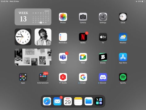 Macbook Laptop Homescreen Layout, Homescreen Ipad Wallpaper, Ipad Homescreen Ideas Kpop, Ipad Home Screen Layout Aesthetic, Jungkook Homescreen, Ipad Homescreen Aesthetic, Ipad Home Screen Layout, Ipad Inspiration, Iphone Homescreen Ideas