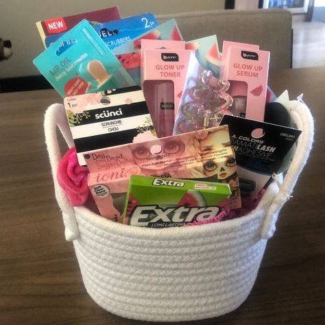 Brand New Watermelon Gift Basket Includes: Large Ghirardelli Chocolate Bar 1 (2) Pack Facial Scrubbers 3 Watermelon Hydrating Face Sheet Masks 1 Watermelon Lip Oil 1 Full Size Glow Up Toner 1 Full Size Glow Up Night Moisturizer 1 Full Size Glow Up Serum 1 Scunci Pink Hair Scrunchie 1 Hair Clip/Claw 1 Set Of Lashes 1 (2) Pack Lash Adhesive 1 Pack Of Gum 1 White Basket Please Ask Questions...I Strive For 5 Star Reviews And Happy Buyers. It Takes Both Buyer And Seller To Communicate Kindly. This Is Ulta Gift Basket, Preppy Gift Basket, Girly Gift Baskets, Watermelon Gift, Lipgloss Business, Making A Gift Basket, Boo Baskets, Pack Of Gum, Hair Clip Claw