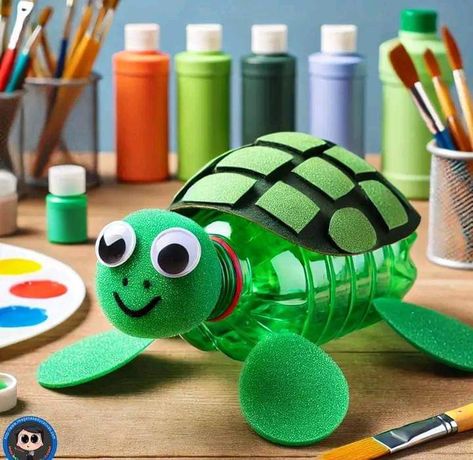 Diy Sea Turtle Crafts, Recycle Art Projects For Kids, Ideas Con Botellas, School Kids Crafts, Craft Work For Kids, Handmade Christmas Crafts, Fun Arts And Crafts, Hand Crafts For Kids, Bottle Cap Crafts