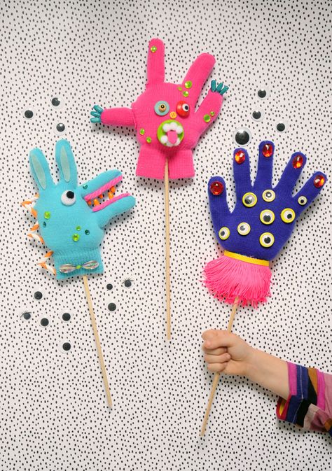 Make a Monster Puppet from a Glove Monster Gloves, Monster Puppet, Glove Puppets, Puppets For Kids, Keep Kids Busy, Puppets Diy, Itty Bitty Baby, Monster Crafts, Clothes Art