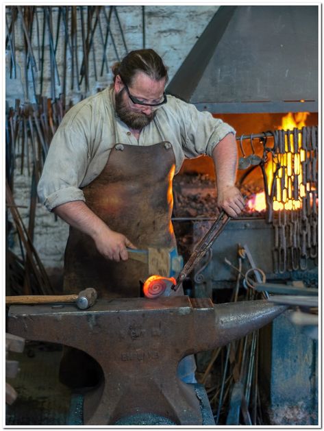 Blacksmith Aesthetic Medieval, Blacksmith Pose, Blacksmith Pose Reference, Blacksmith Reference, Blacksmith Costume, Steampunk Blacksmith, Blacksmith Clothing, Blacksmith Outfit, Blacksmith Character Design