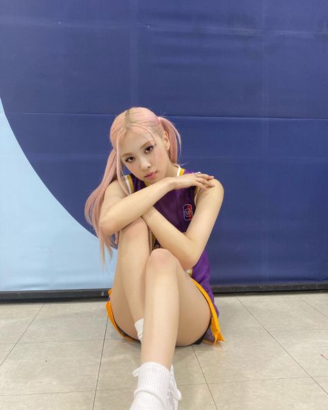 Lulamulala (@Lulamulala) / Twitter Korean Beauty Standards, Blackpink Rosé Instagram, Straight Eyebrows, Rosé Ig Update, Rosé Instagram Update, Pretty Savage, Instagram Roses, Rosé Instagram, Instagram Girls