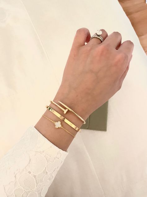 Tiffany Bracelet Stack, Cartier Armband, Dream Sneakers, Gold Bracelets Stacked, Van Cleef And Arpels Jewelry, Tiffany Bracelets, Luxury Jewelry Brands, Wrist Jewelry, Luxe Jewelry