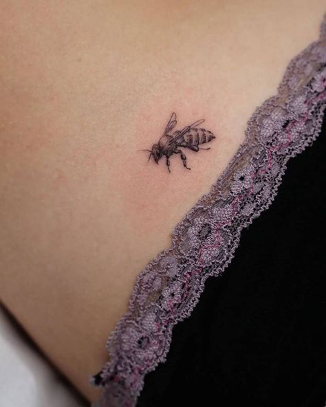 Small Wasp Tattoo, Bee Tattoo Side View, Bee Hip Tattoo, Bee Tattoo Forearm, Micro Bee Tattoo, Bee Tattoo Aesthetic, Realistic Bug Tattoo, Bee Rib Tattoo, Bee Tattoo Realistic