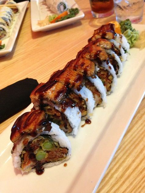 EEL SUSHI ROLL Eel Sushi, Avocado Roll, Fav Food, Sushi Roll, Sushi Rolls, Breakfast Lunch Dinner, Amazing Food, Low Calorie, Nom Nom