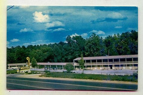 Highland Motel US 70 East Of Dickson TENNESSEE *1950s Mr. & Mrs. Murray Stewart* Jackson Tennessee, Dickson Tennessee, Gatlinburg Tennessee, Appalachian Mountains, Gatlinburg, Vintage Postcard, Retail Store, Country Life, Worlds Largest