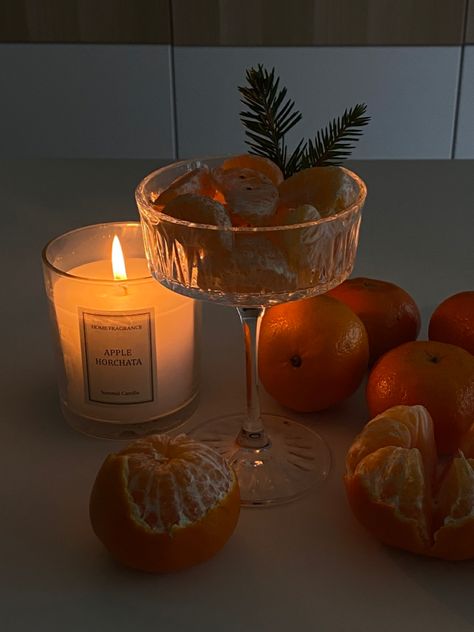 Candles Aesthetic Wallpaper, Christmas Candles Aesthetic, Tangerine Aesthetic, 17 Doğum Günü, Cozy Aesthetics, Orange Scented Candle, Candle Cozy, Xmas Candles, Christmas Dreaming