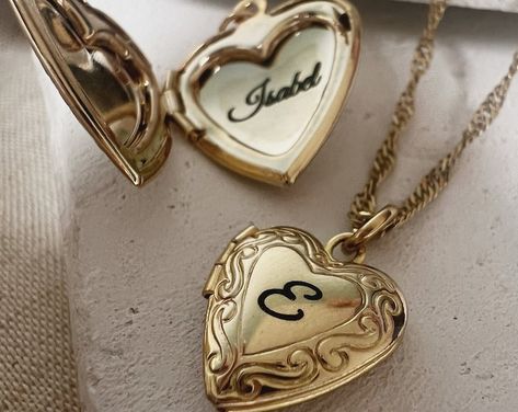 Photo Locket Necklace, Personalized Heart Locket, Personalized Gift for Mother's Day, Gold Engraved Necklace, Memorial Necklace Locket, F&F - Etsy Gold Engraved Necklace, Vintage Locket Necklace, Locket Ideas, Locket Vintage, Locket Necklace Vintage, Engraved Locket, Gold Heart Locket, Vintage Locket, Simple Gift Wrapping