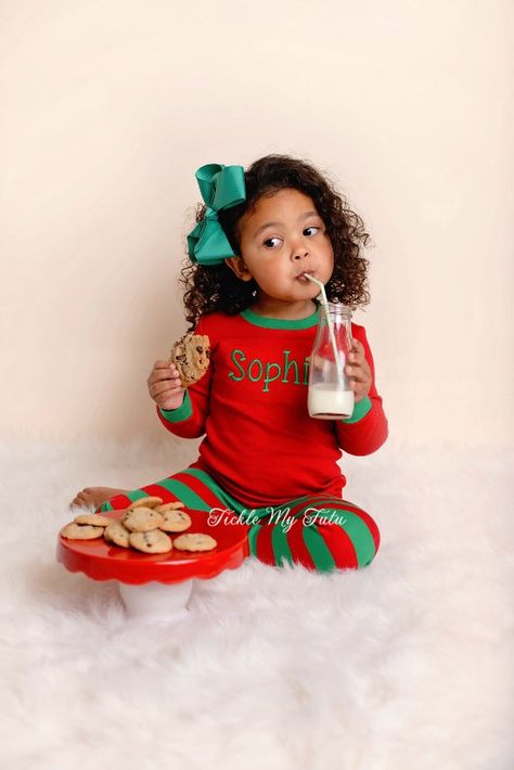 Christmas Pajamas with Name...monogrammed matching family Christmas pajamas...www.ticklemytutu.com Sibling Christmas Pictures, Toddler Christmas Photos, Monogrammed Christmas Pajamas, Christmas Photoshoot Kids, Diy Christmas Photoshoot, Christmas Baby Pictures, Christmas Family Photoshoot, Foto Kids, Baby Christmas Photos