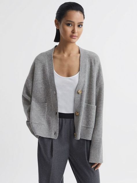 Wool Cardigan Outfit, Cashmere Cardigan Outfit, Grey Cardigan Outfit, Outfits With Grey Cardigan, Drop Shoulder Cardigan, Cardigan Outfit, Cashmere Outfits, Cardigan Outfits, Grey Cardigan