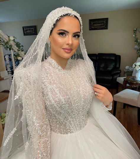 Palestinian Beauty • • Makeup: @rania_hair_salon Hijab: @hijab_beauty03 Thoub: @omahmadliftawi • • #hijabbeauty #hijabbride #tradional… | Instagram Wedding Scarf Hijab, Turban Hijab For Wedding, Turban Bride Hijab, Turban Hijab Wedding Brides, Bridal Turban With Veil, Bridal Turban Hijab, Headpiece Wedding Hijab, Turban Wedding Styles, Wedding Turban Hijab