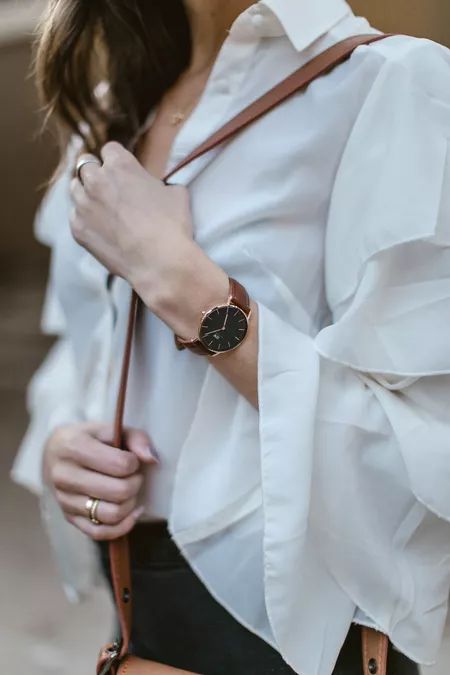 Black Watch Outfit, Trendy Watches Women, Daniel Wellington Watch Women, Watches Women Simple, Watches Women Black, Daniel Wellington Watch, Vintage Watches Women, Denim Jacket With Dress, Watches Women Leather