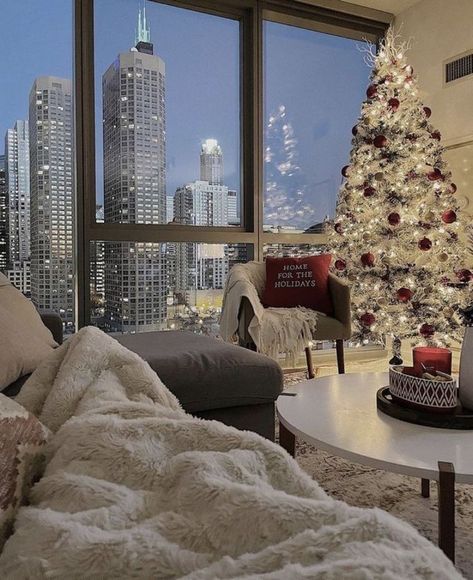 |𝐩𝐢𝐧: @𝐢𝐥𝐲𝐥𝐨𝐮𝐢𝐬𝐚| Holiday Astethic, Christmas Aethstetic, White Christmas Aesthetic, Dior Christmas, Appartement New York, New York Noel, Christmas Dreaming, Nyc Christmas, Christmas Apartment