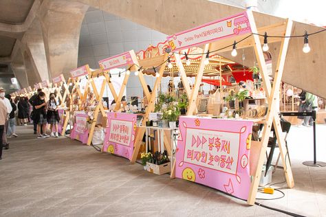 DDP Spring Festival - Design PlayGround on Behance Food Booth Ideas Festival, Food Booth Design Ideas, Festival Booth Ideas, Outdoor Exhibition Design, Bazaar Booth Ideas, Pop Up Store Display, Festival Activations, Booth Activation, Graphic Design Exhibition