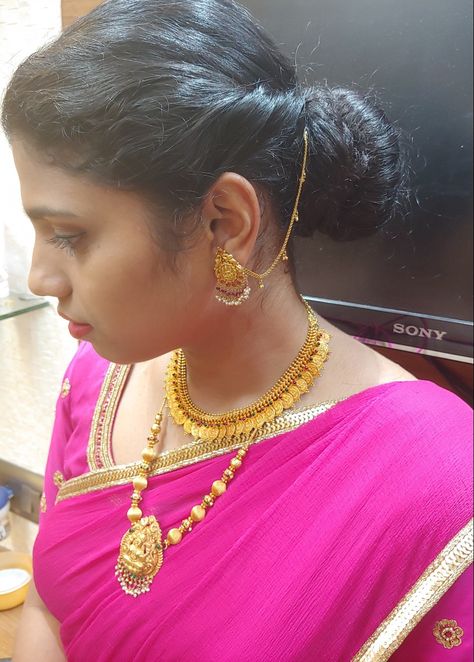 Lakshmi kasu, lakshmi earring, lakshmi pendant and maati Chempa Swaralu Designs Latest, Lakshmi Pendant, Antique Necklace Gold, Ruby Jewelry Necklaces, Ear Pieces, Gold Bangle Set, Gold Necklace Indian, Ear Chain, Beautiful Gold Necklaces