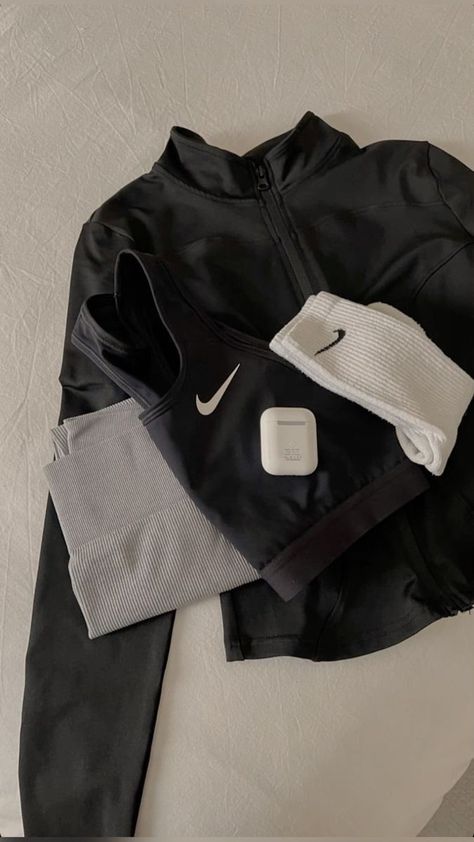 Rhett Eaton, Summer Hamilton, Chestnut Springs, Elsie Silver, Silver Aesthetic, Gymwear Outfits, Outdoor Workout, Gym Aesthetic, Sport Nike