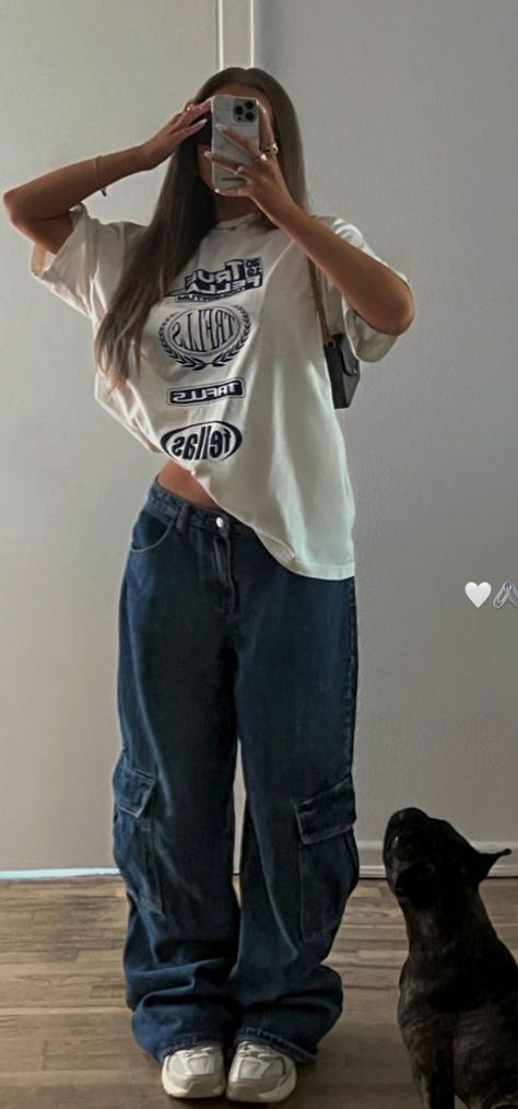 Trendy Outfits Streetwear, Model Everyday Outfits, Outfit Inspirations Tomboy, 2024 Teen Fashion, Cargo Pants Outfit Masc Women, Clean Basic Outfit, Baggy Spring Outfit, Streetwear Fashion 2024 Woman, Kailee Soto