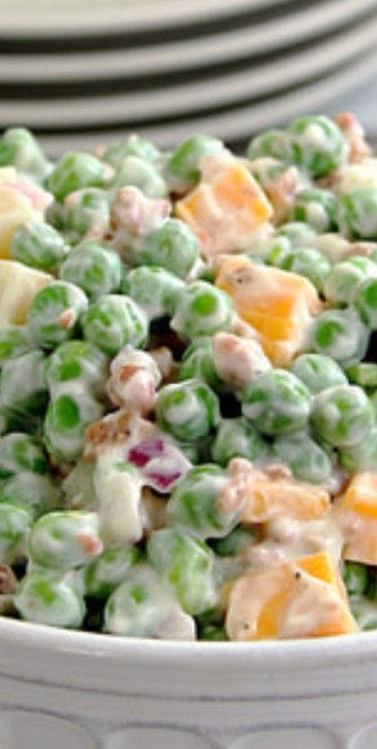 Creamy Pea Salad all you can eat Creamy Pea Salad, Pea Salad Recipes, Creamy Peas, Salad Kale, Resep Salad, Miracle Whip, Pea Salad, Cold Salad, Veggie Salad