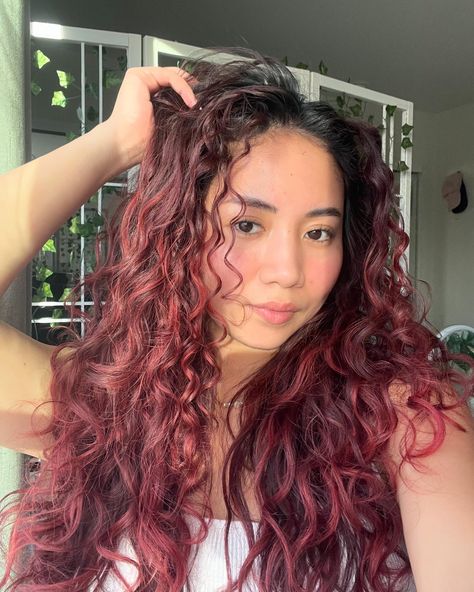 sometimes i think im over my red hair color.. but then after styling it im like wait nvm this is actually fireee 🤭❤️‍🔥 #redhair #haircolor #redhaircolor #wavyhair #curlyhair Wavy Hair With Red Highlights, Red Highlights Curly Hair, Red Hair Wavy, Wavy Hair Color, Red Hair Curly, Red Wavy Hair, Wavy Red Hair, 2c Hair, Curly Red Hair