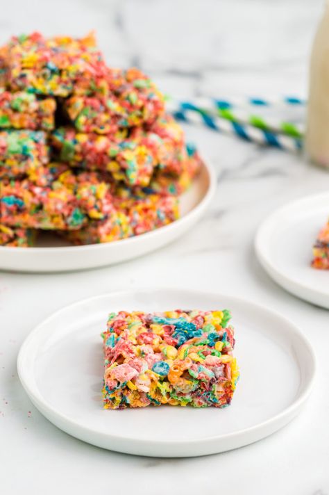 Fruity Pebbles Treats are a colorful and delicious variation to the traditional Rice Krispie Treats! These no-bake cereal bars are quick and easy to make! Food To Make With Rice, Fruit Loop Treats, Fruity Pebbles Treats, Fruity Pebbles Cereal, Pebbles Cereal, Rainbow Treats, Easy No Bake Desserts, Rice Crispy Treats, Fruity Pebbles