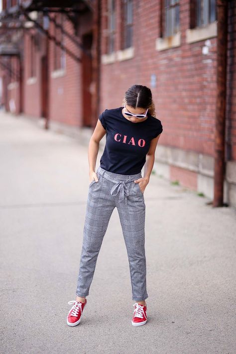 3 ways to wear a graphic tee | white sunglasses | plaid pants | outfit ideas | fashion Plaid Pants Outfit Casual, Grey Plaid Pants Outfit, Check Pants Outfit, Plaid Pants Outfit, My Chic Obsession, Pants Outfit Ideas, Tartan Pants, 3 Ways To Wear, Outfit Ideas Fashion