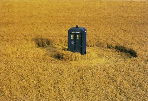 Ah... so that's who's to blame for those crop circles. One of these days the Doctor will remember to turn the handbrake off. Doctor Who Orange Aesthetic, Doctor Who Widgets, Doctor Who Shifting, The Doctor Aesthetic, Dr Who Aesthetic, Who Aesthetic, Doctor Who Aesthetic, Time Travel Aesthetic, Scifi Aesthetic