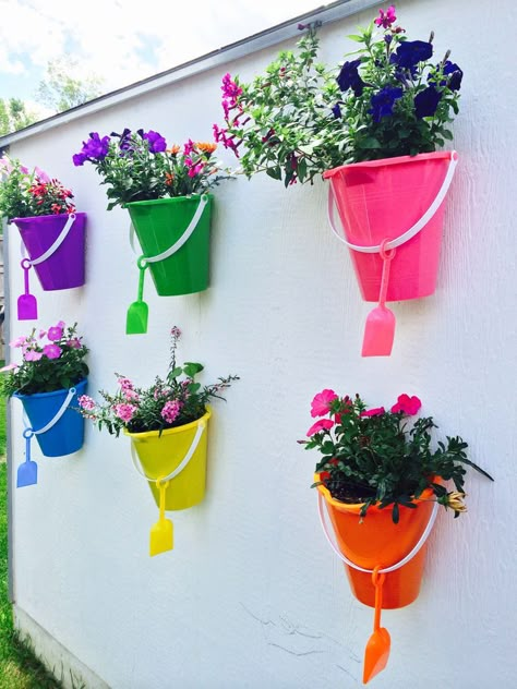 Pretty Sheds, Diy Vertical Garden, Design Garden Ideas, Bucket And Spade, Bucket Gardening, Potted Plants Outdoor, Vertical Garden Wall, Plants Outdoor, Wall Paint Designs