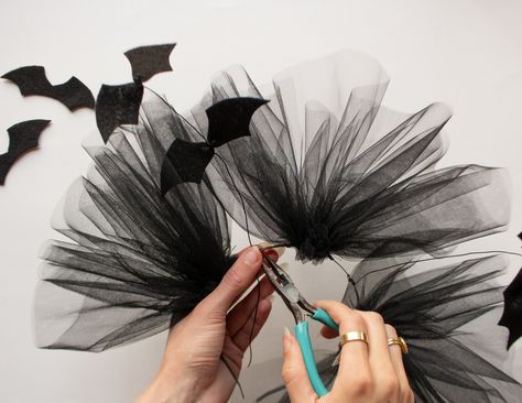 Halloween Bat Crown Tutorial — Emily Van Hoff Halloween Fascinator Diy, Diy Halloween Headpiece, Halloween Headbands Diy, Halloween Crown Diy, Halloween Headband Diy, Diy Halloween Headbands, Flamingo Skeleton, Bat Headband, Witch Headband